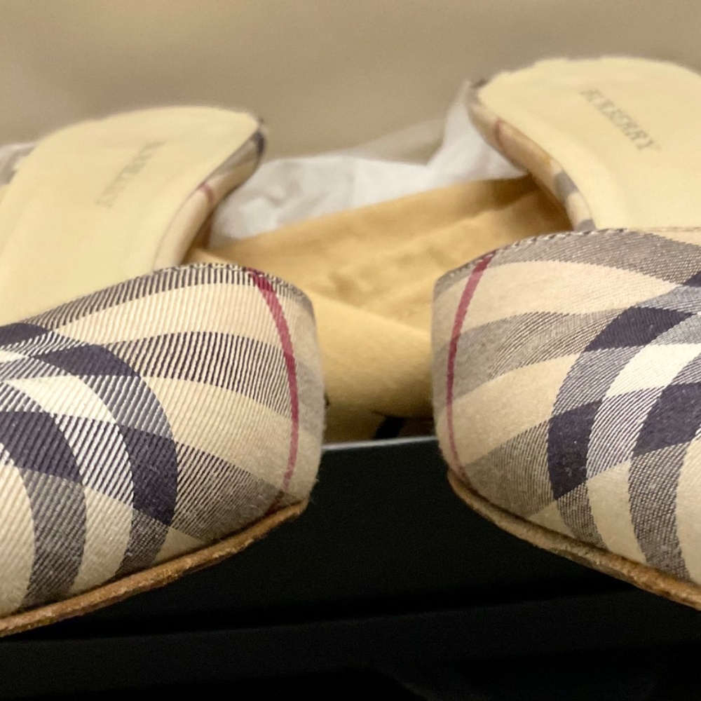 Burberry heels
OG box and dust bag - Picture 10 of 10